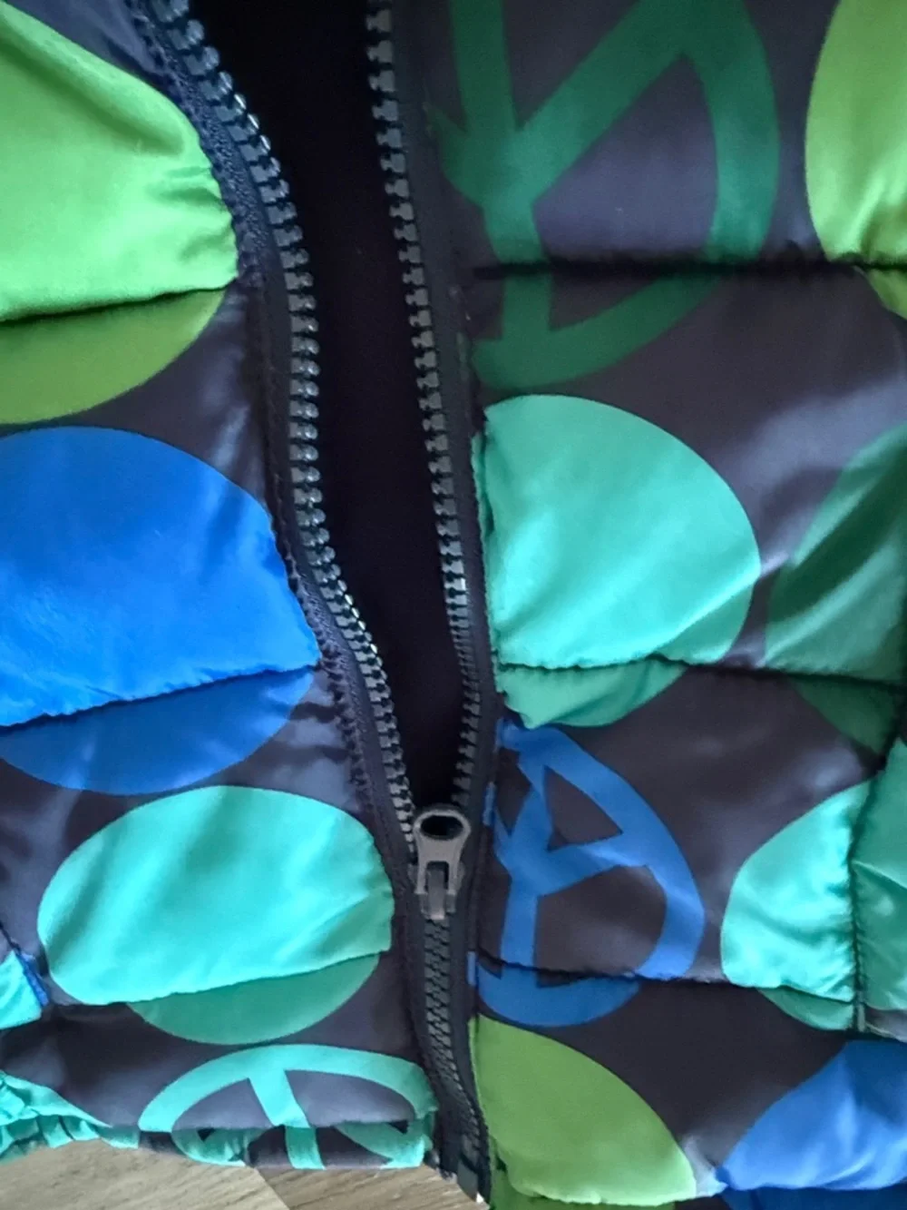 Old Navy Girls kids Puffy Vest with Blue & Green Peace Sign Print sz s